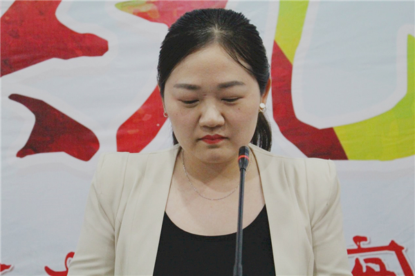 5教师代表发言.jpg