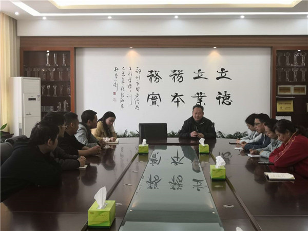 工会委员和组长参与学习.jpg