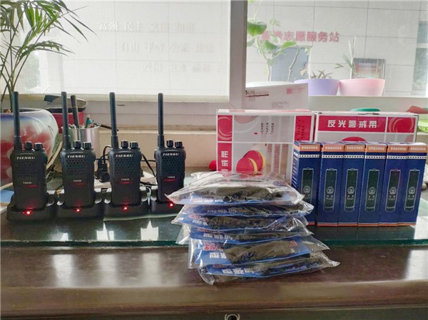 对讲机、辣椒喷雾等安保器械添置到位.jpg