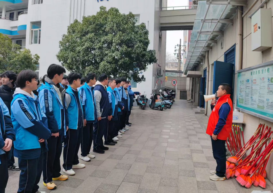 动员志愿者学习雷锋精神.png